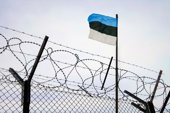 В Эстонии перекрыли проходящую через территорию Псковской области дорогу