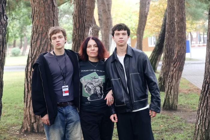 В прорубь без дублёра: фестиваль "Маяк" завершили сериалом с таким же названием