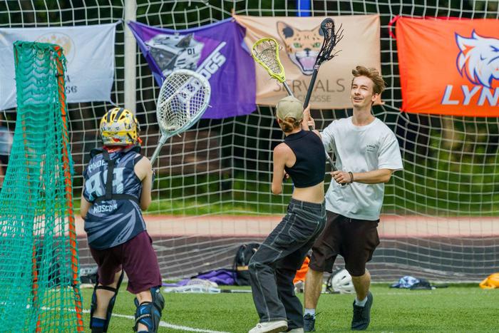 Афиша на 13 октября: играем в лакросс, плетём из кружева и изучаем окаменелости