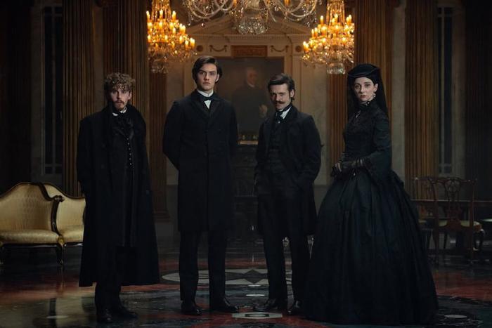 Что за погремушки таятся в избушке знаменитых Гиннессов? Metro оценило стильную семейную сагу от создателя "Острых козырьков" Стивена Найтли