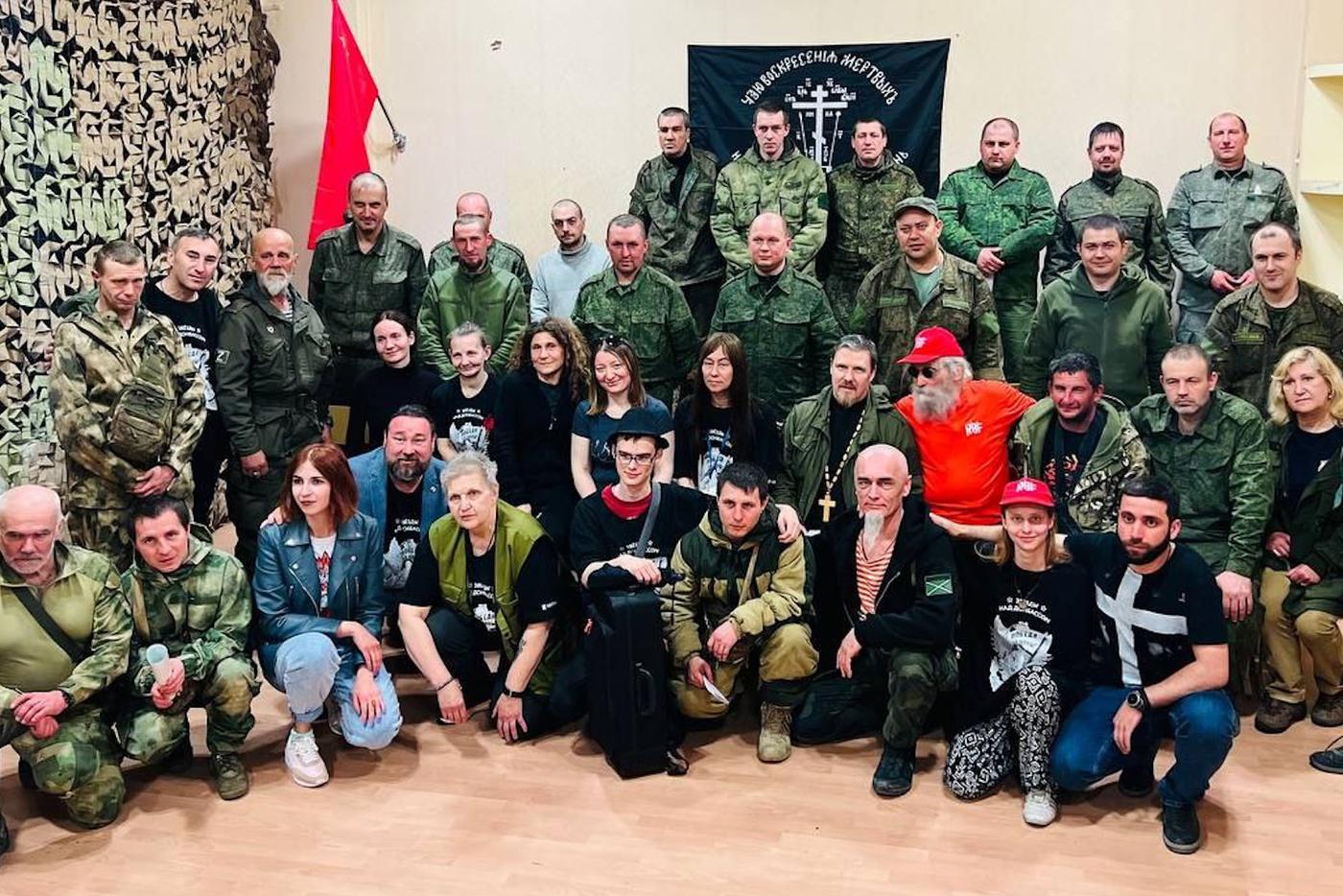 В руках поэтов перо становится штыком, а стихи помогают на фронте и в тылу