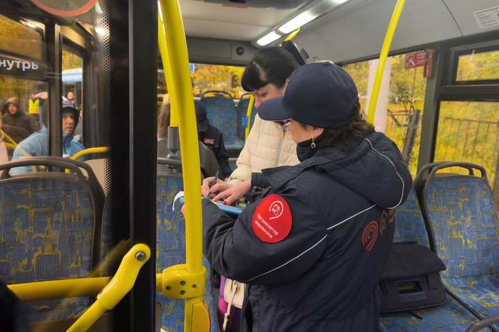 У станции метро "Сокол" провели первую усиленную проверку оплаты проезда