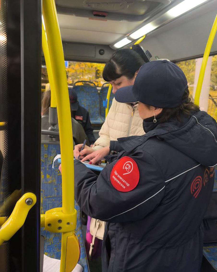 У станции метро "Сокол" провели первую усиленную проверку оплаты проезда