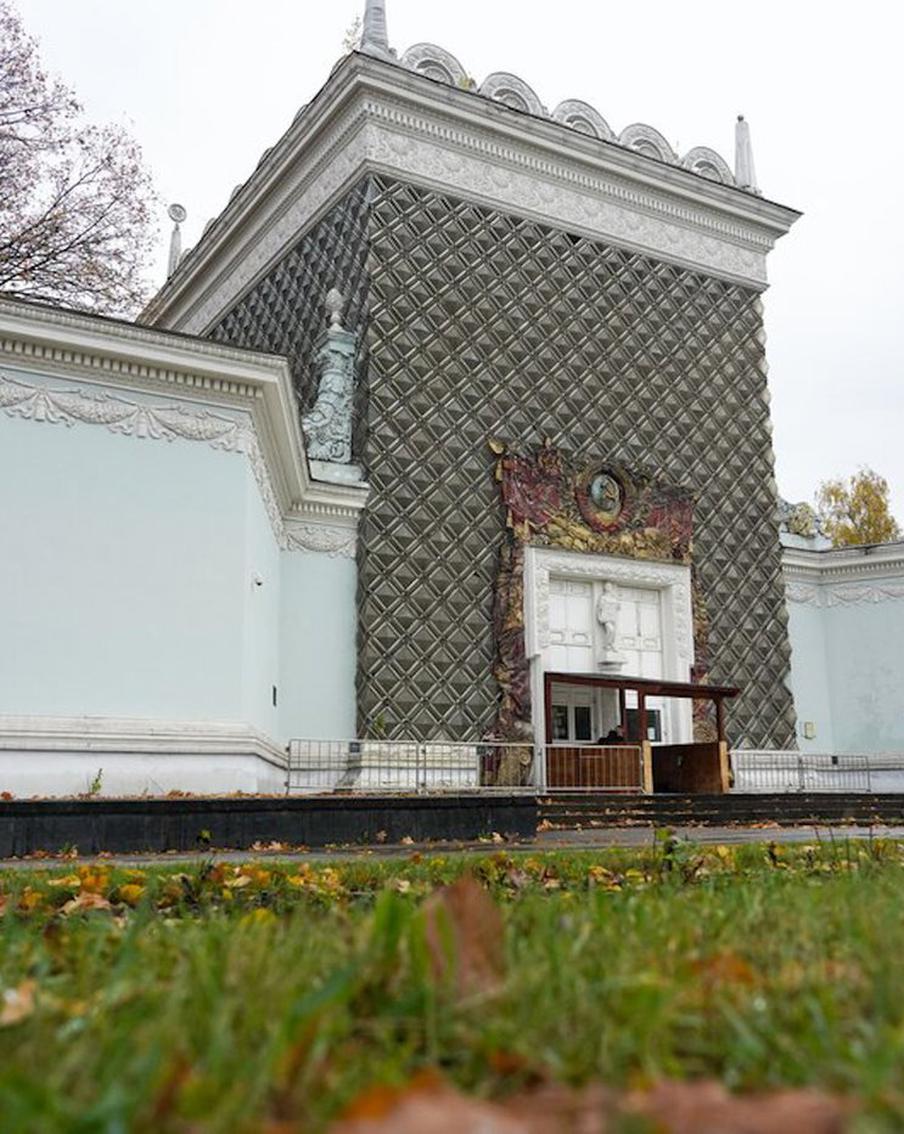 Как идёт реставрация павильонов ВДНХ и что нашли специалисты во время работ