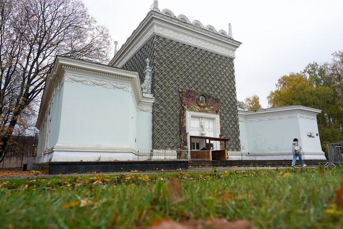 Как идёт реставрация павильонов ВДНХ и что нашли специалисты во время работ