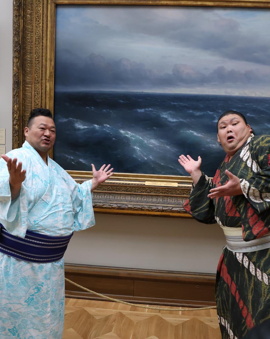 "В сумо важны не только большие габариты": японские сумоисты поразили москвичей и пришли в восторг от Айвазовского