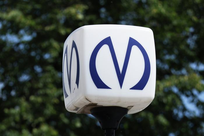 Движение на красной линии метро Петербурга приостановлено — коллапс в утренний час пик