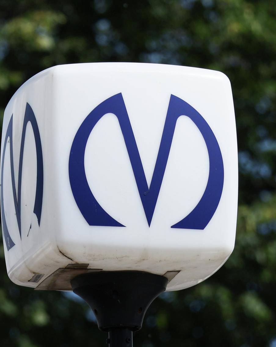 Движение на красной линии метро Петербурга приостановлено — коллапс в утренний час пик