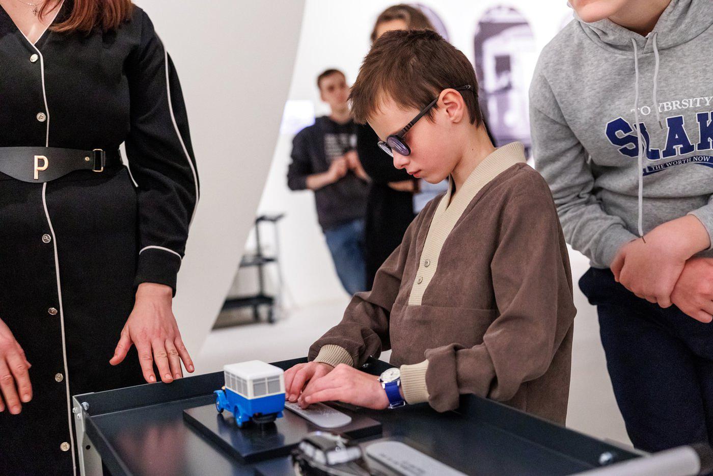 Экспозиция создана с учётом всех требований к комфорту посетителей с ограниченными возможностями.