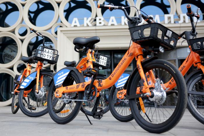 Зачем нужны солнечные панели на городских велобайках на прокат
