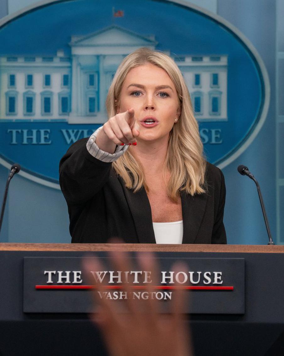 Пресс-секретарь Белого дома ответила на вопрос о выборе места саммита Трампа и Путина шуткой про маму