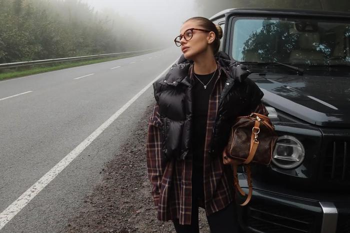 Как носить дутую жилетку этой осенью: советы стилиста и лучшие сочетания