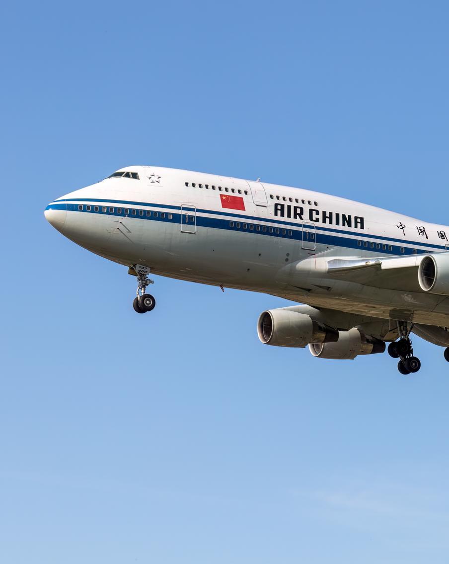 Пассажирский самолёт совершил экстренную посадку в Шанхае из-за загоревшегося пауэрбанка