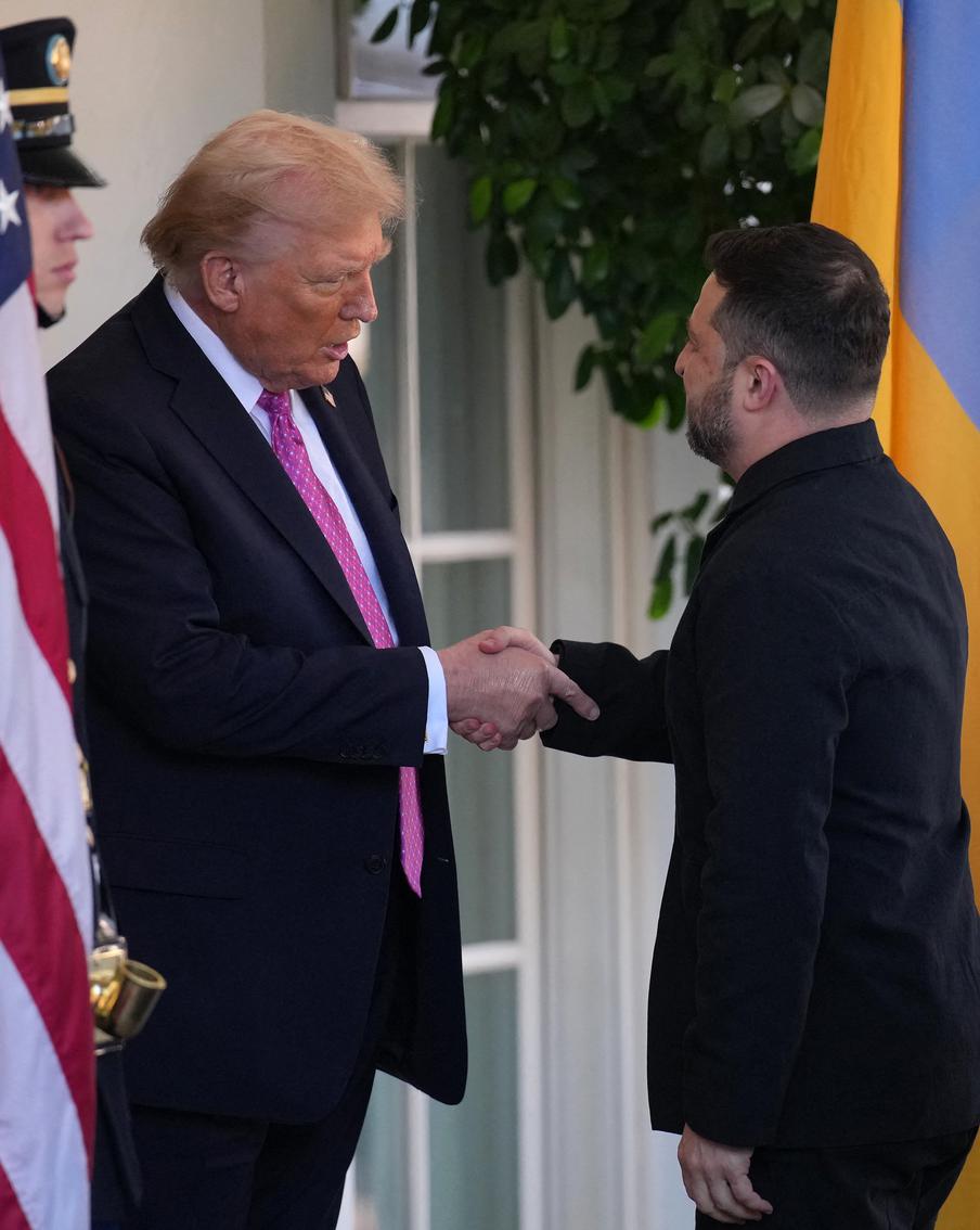 США оказывают дополнительное давление на Украину на фоне готовящихся переговоров с Владимиром Путиным