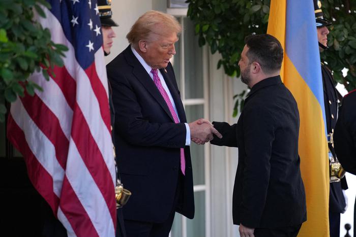 США оказывают дополнительное давление на Украину на фоне готовящихся переговоров с Владимиром Путиным