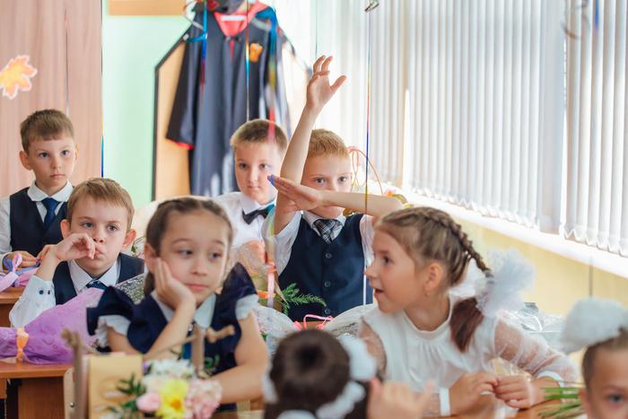 Минпросвещения призвало взвесить риски и преимущества 12-летки в школах