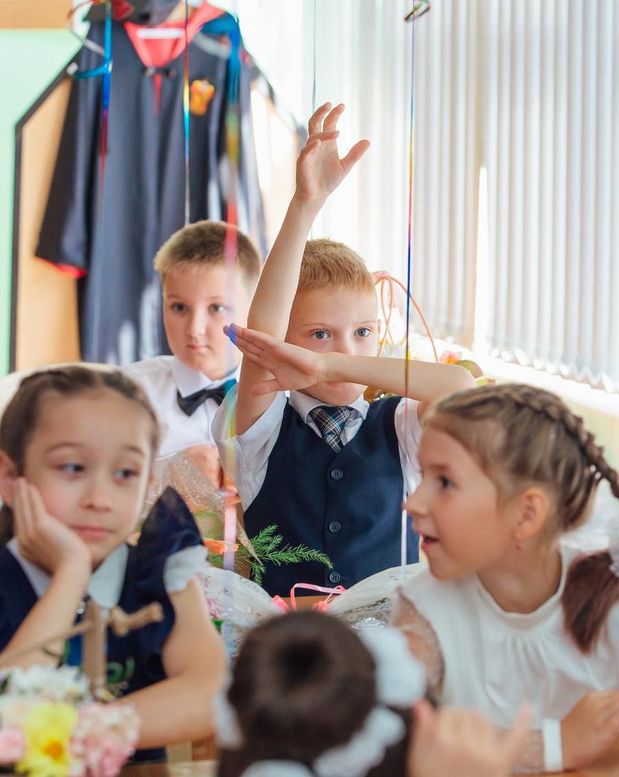 Минпросвещения призвало взвесить риски и преимущества 12-летки в школах