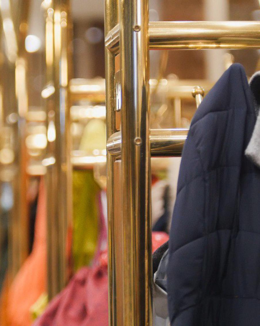 Самый главный страх капельдинера: перепутать дорогущие шубы