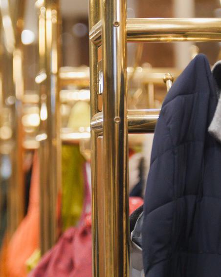 Самый главный страх капельдинера: перепутать дорогущие шубы