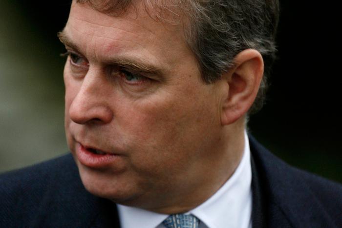 "Я потеряла ребёнка": почему принц Эндрю сложил полномочия герцога