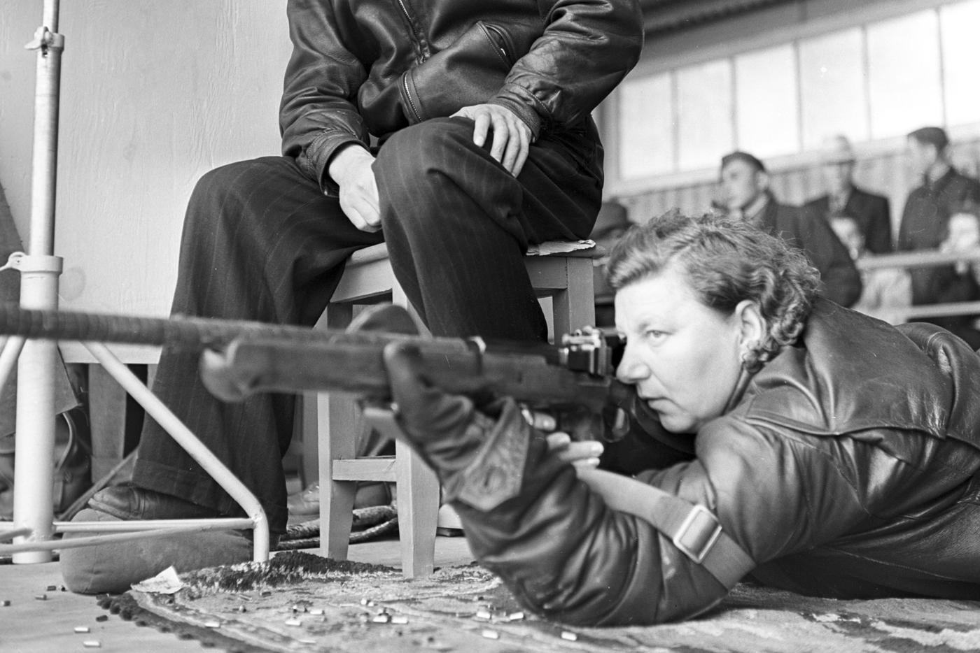 Врач Елена Донская била орущего немца и стреляла как Леди Смерть