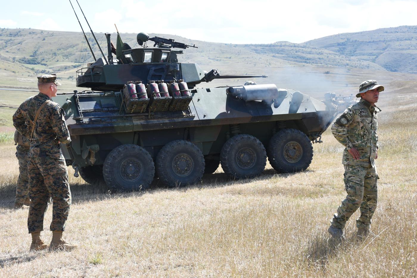 Канада отменила контракт на поставку Украине 25 бронемашин LAV