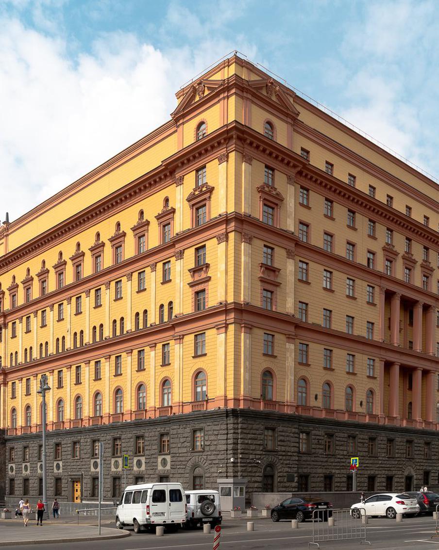 ФСБ задержала мужчину за сообщения Киеву о движении техники по Транссибу