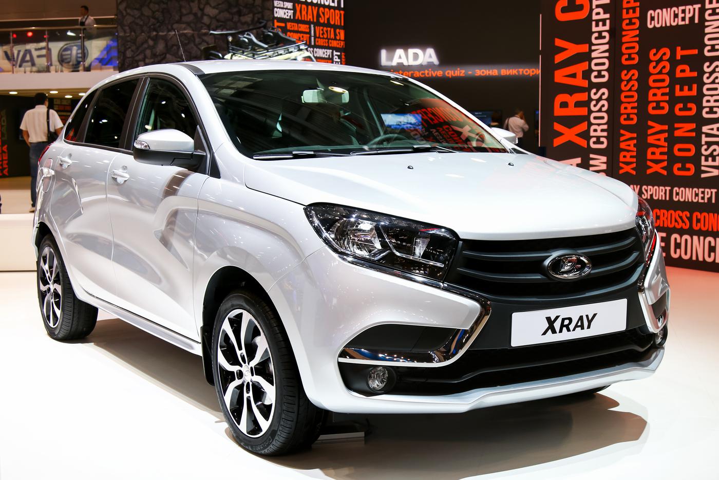 "Автоваз" отзывает тысячи Lada XRAY