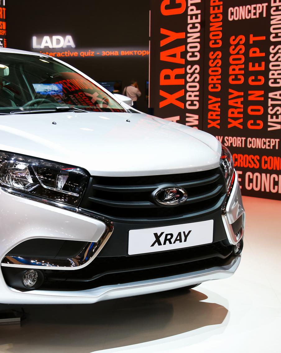 "Автоваз" отзывает тысячи Lada XRAY