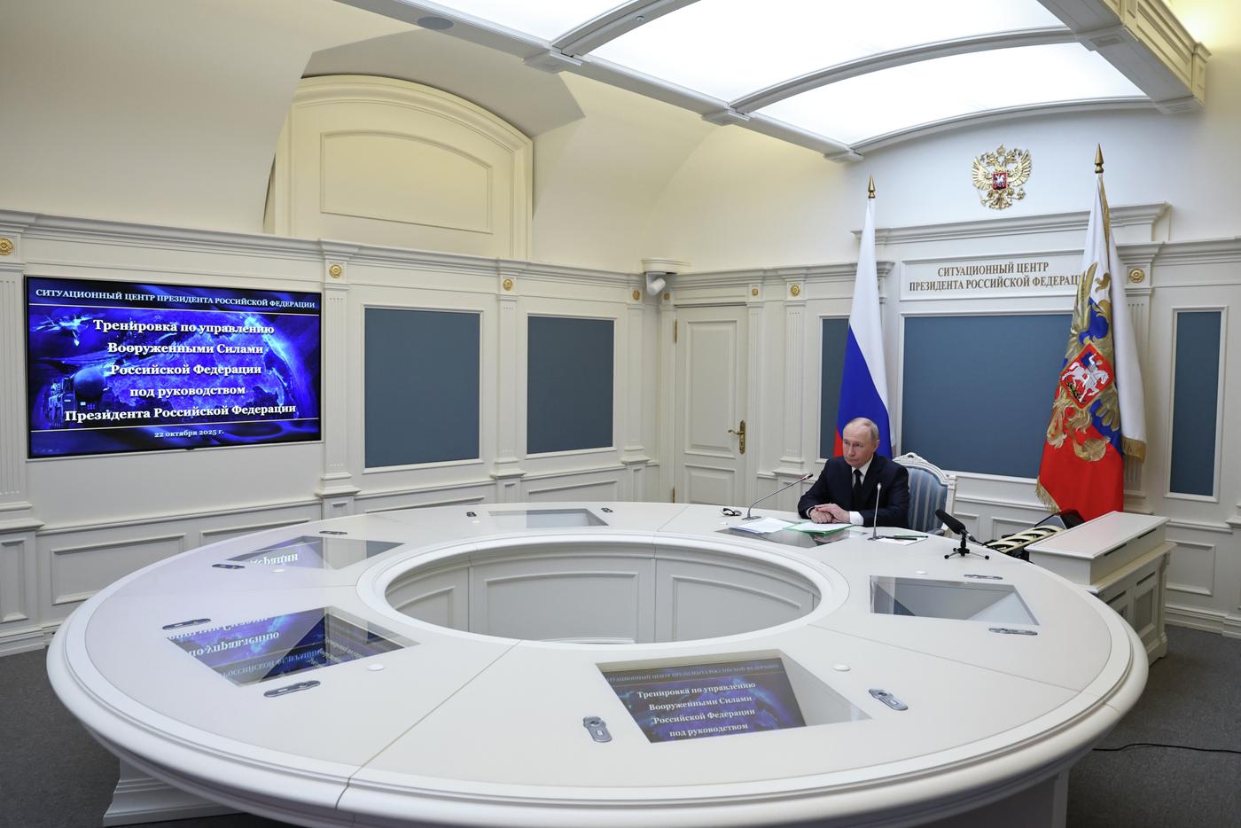 Стратегические ядерные силы провели тренировку под руководством Путина