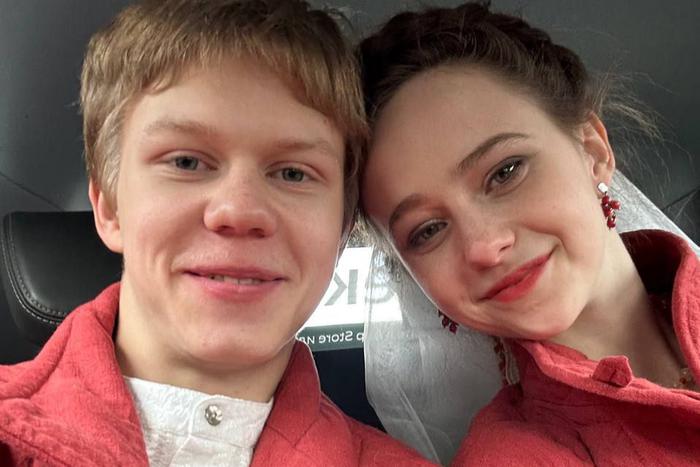 "Свадебные кольца сплели себе сами": Таисия Калинина и Тимофей Кочнев сыграли свадьбу в старорусском стиле