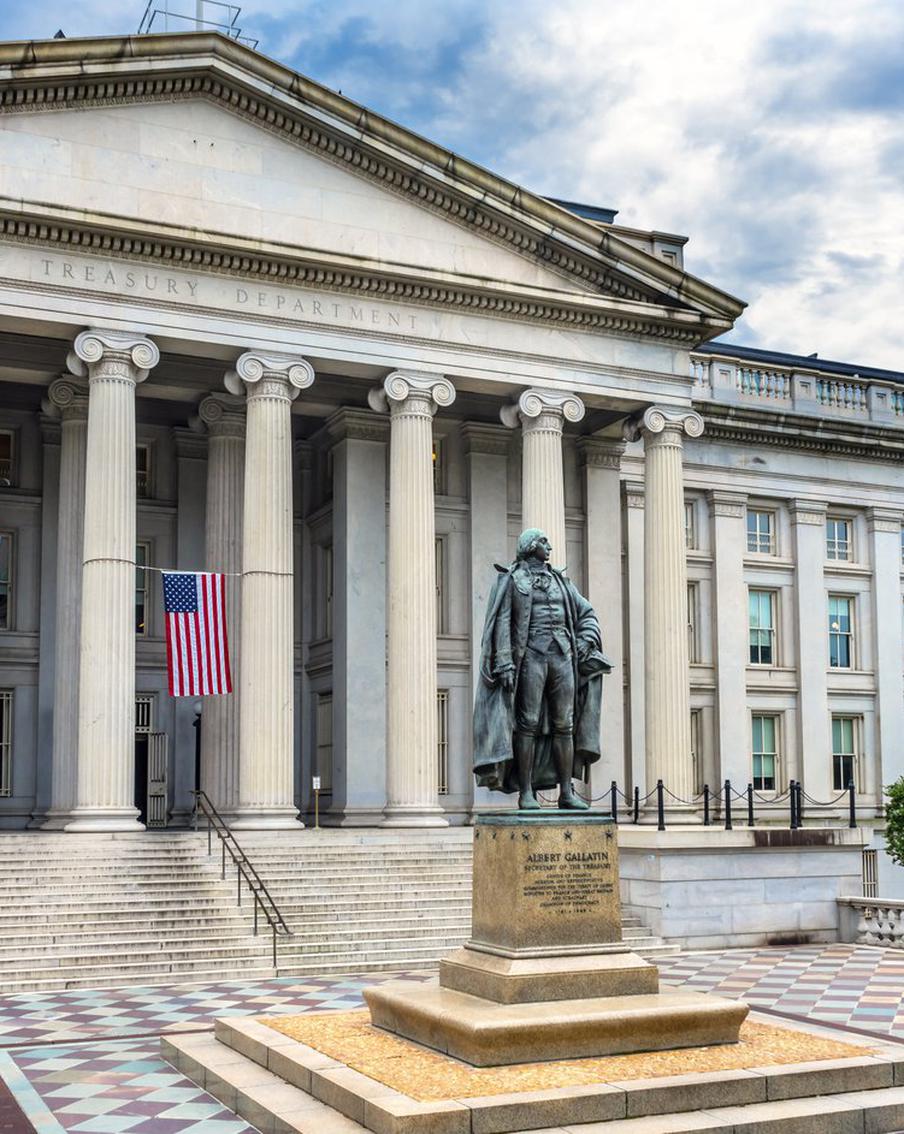 Минфин США расширил санкции на все структуры "Роснефти" и "Лукойла"