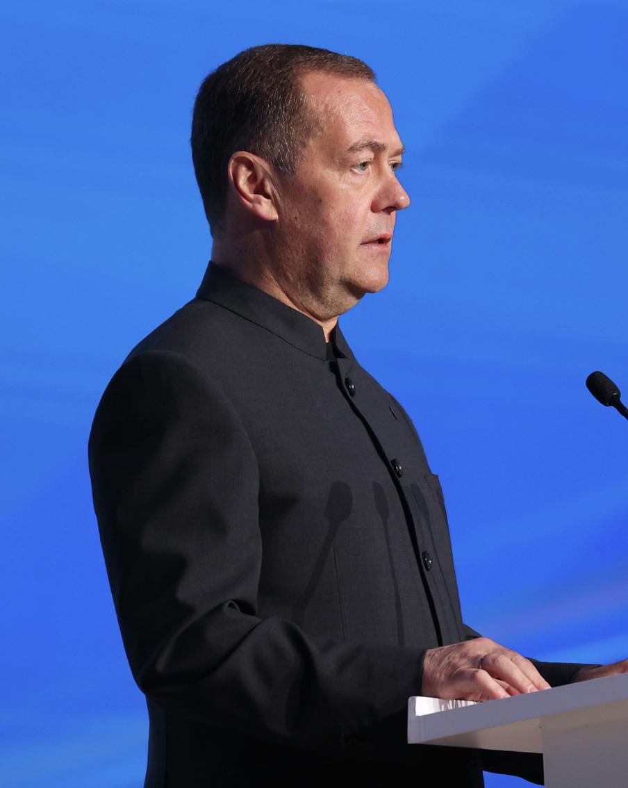 Медведев: США стали противником России после решения Трампа