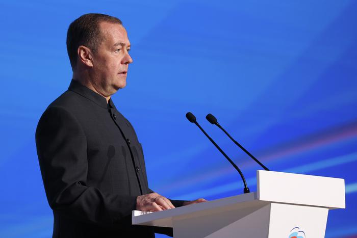 Медведев: США стали противником России после решения Трампа