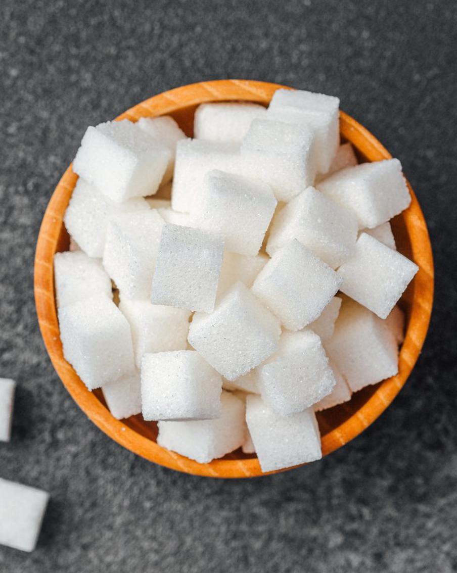 Минздрав назвал тревожные цифры потребления соли и сахара в России