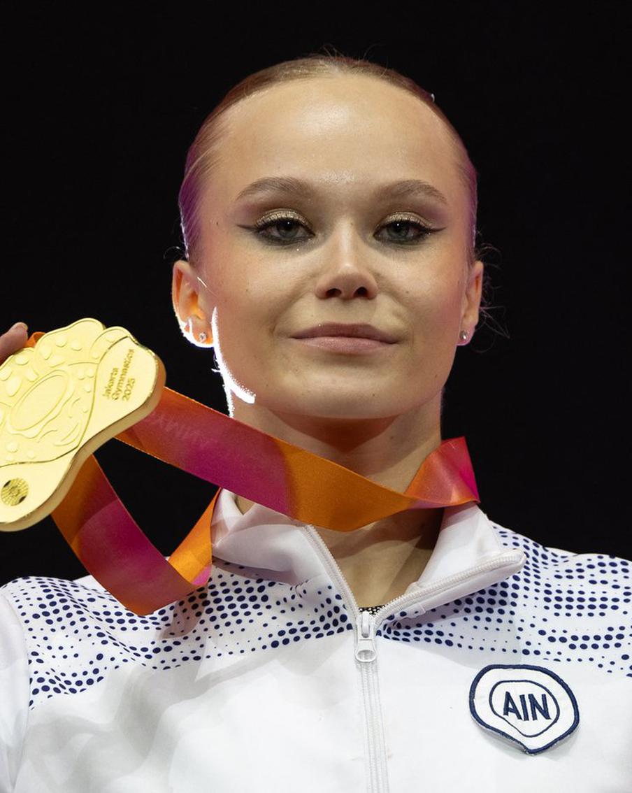 Мельникова стала чемпионкой мира и услышала Чайковского на награждении