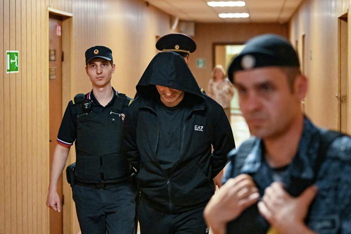 Суд Москвы рассмотрит иск певца Руссо к бывшему охраннику