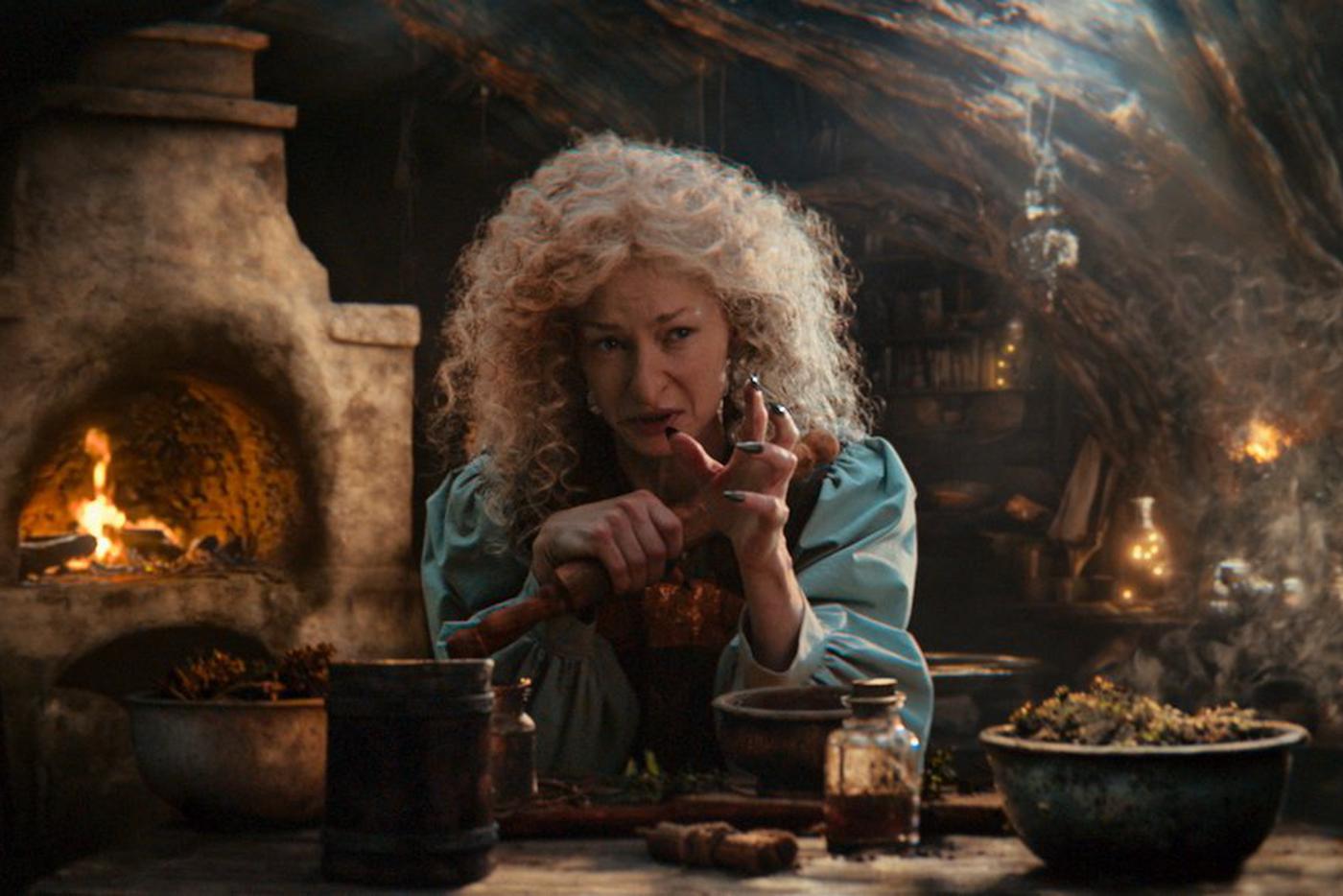 Длинные ногти доставляли множество проблем на съёмочной площадке.