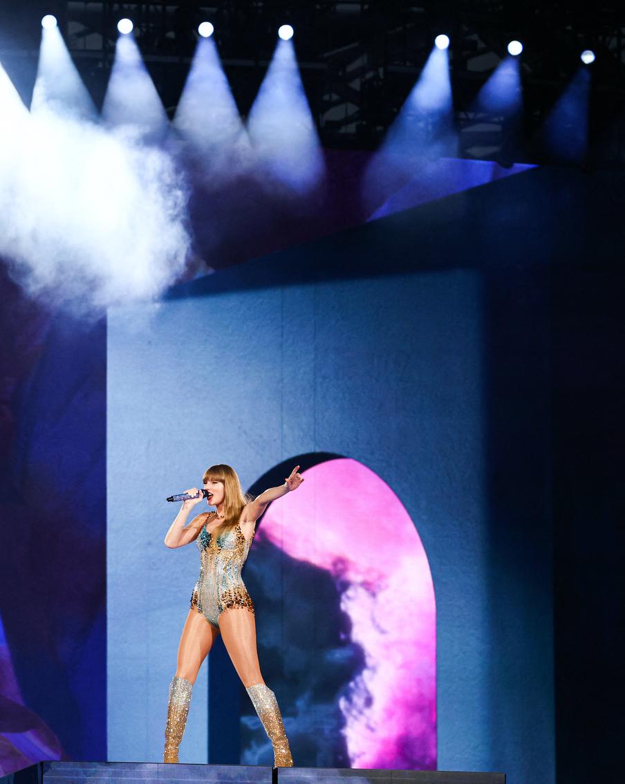 Тейлор Свифт случайно помогла океанариуму собрать $2 млн для выдр: что происходило в мире моды и красоты на этой неделе