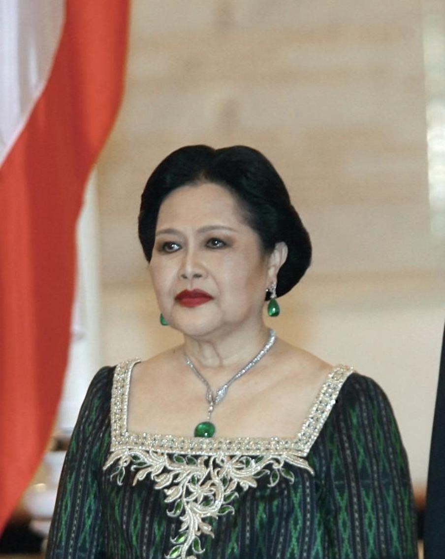 Королева-мать Сирикит скончалась в возрасте 93 лет. Объявлен годовой траур