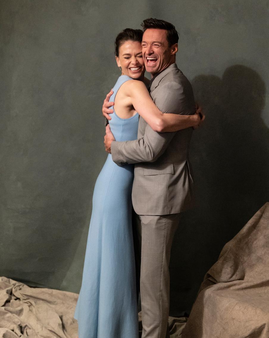 В 2022 году Саттон Фостер и Хью Джекман вот так фотографировались по-дружески.