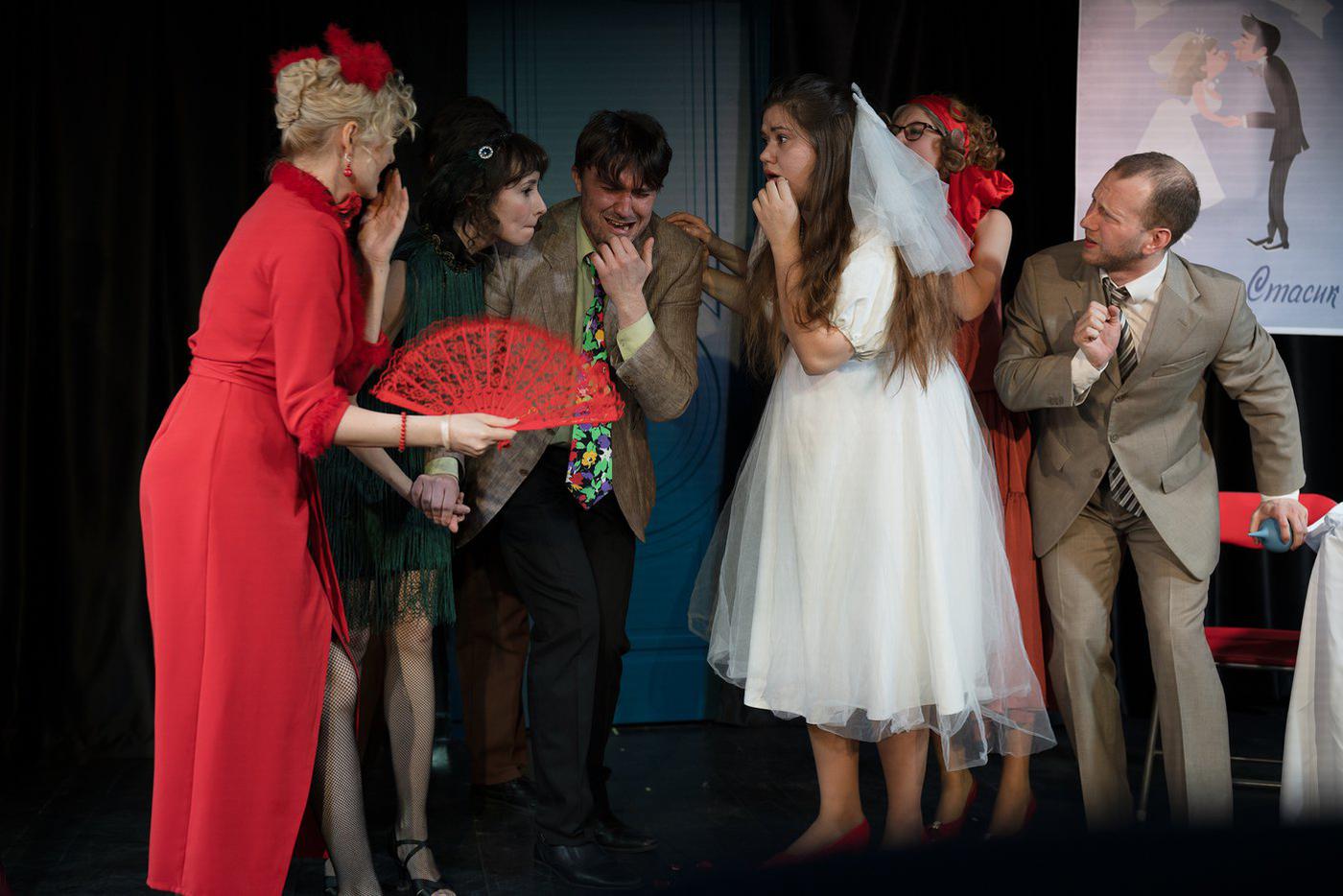 Первый муж и нехватка водки свадьбе не помеха: в Театре-студии Всеволода Шиловского представили спектакль "Сильное чувство"