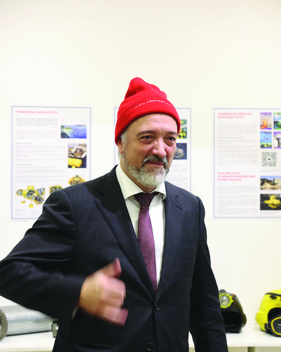 Вязаная шапочка и баллоны с дыхательной смесью: на выставке "Капитан Кусто в России" показали вещи знаменитого учёного