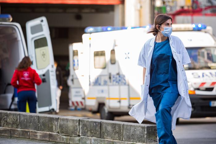 СВР: во Франции готовят дополнительные места в госпиталях для приёма раненых