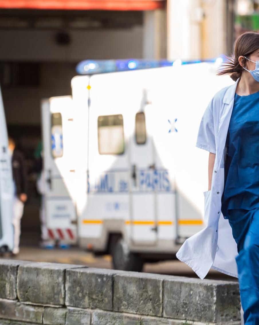 СВР: во Франции готовят дополнительные места в госпиталях для приёма раненых