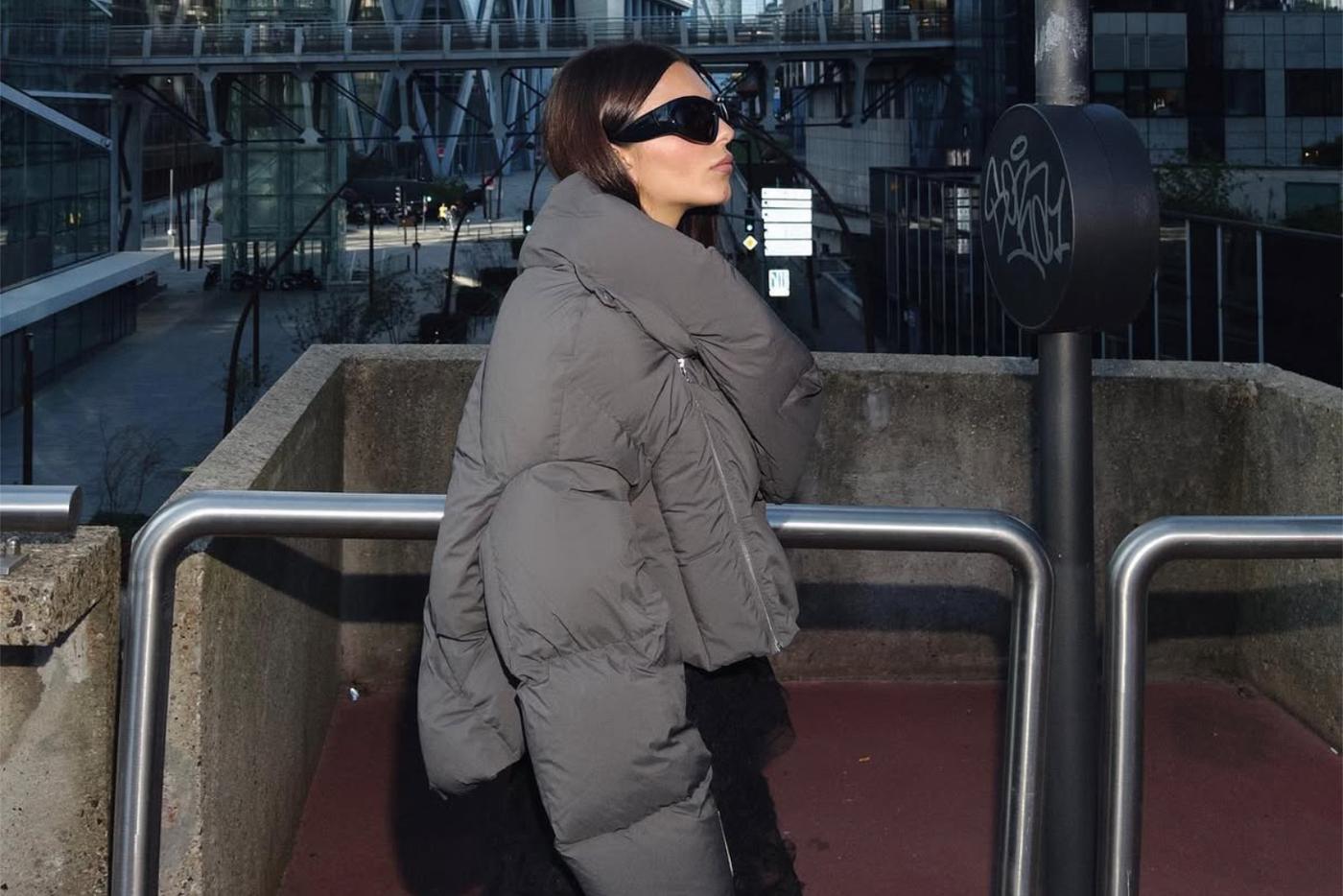 Как выбрать короткий пуховик этой зимой: советы стилиста и главные тренды сезона