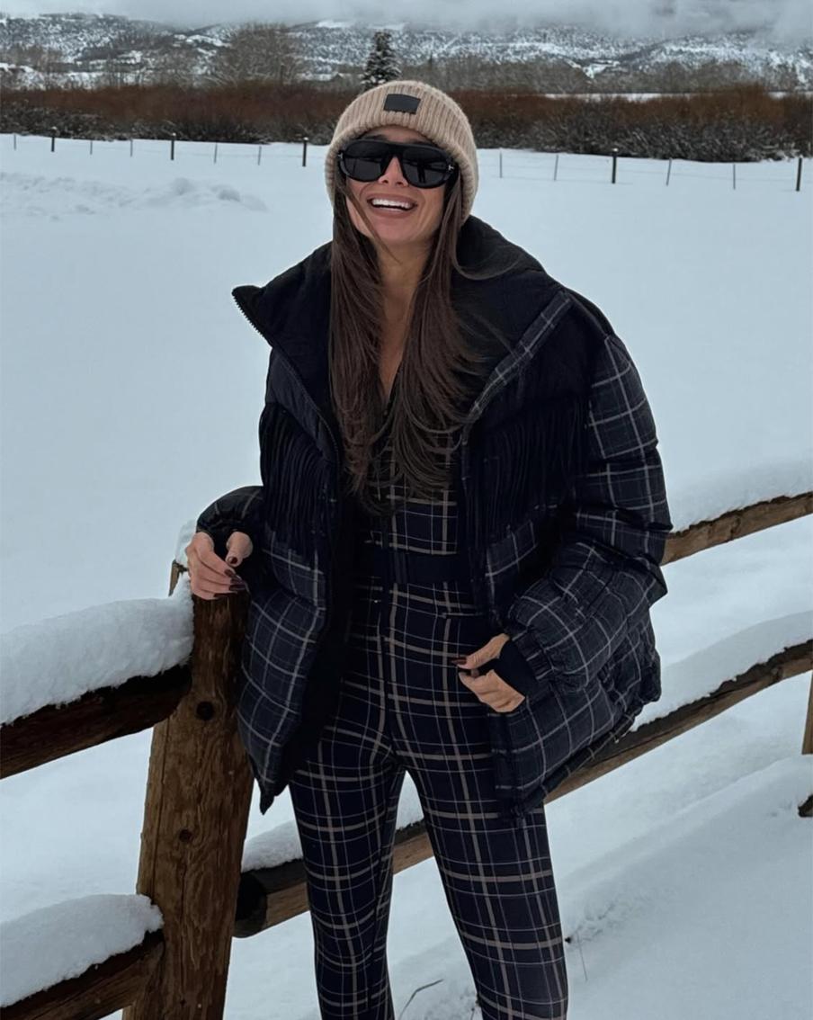 Хит этой зимы – комбинированные модели из разных тканей.