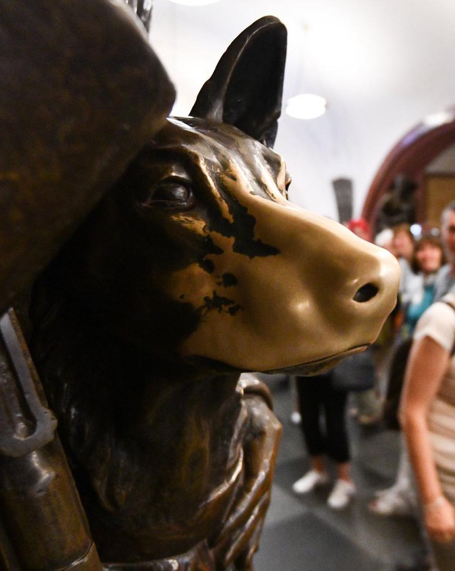 На станции "Площадь Революции" отреставрируют 76 знаменитых скульптур