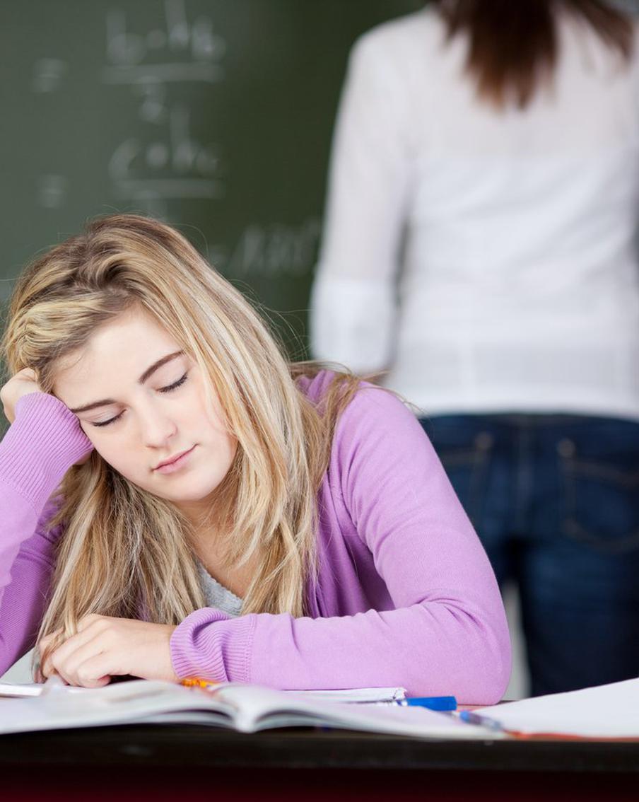 Регулярный недосып у подростков может вызвать высокий риск суицидальных мыслей