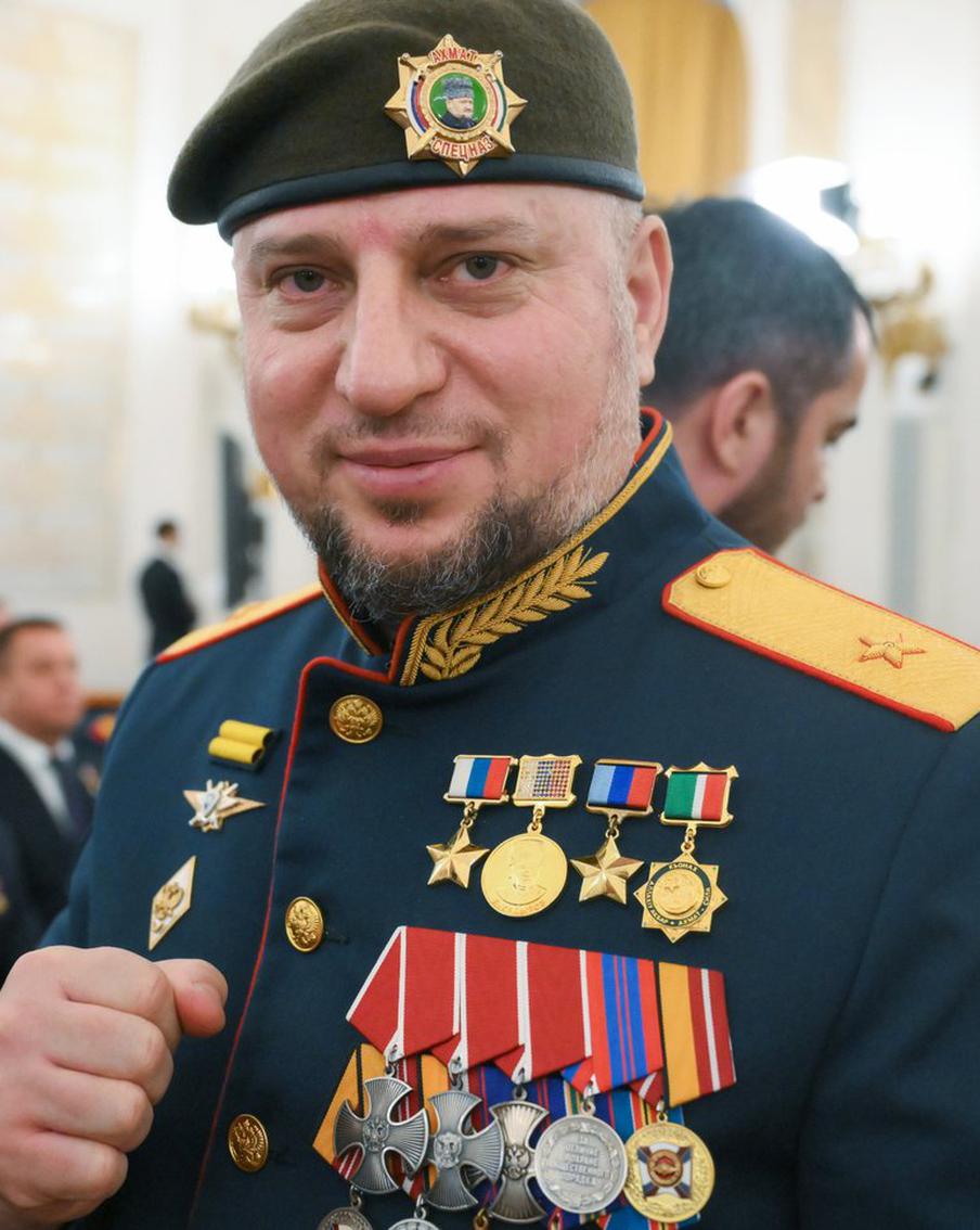 Алаудинов назвал главную задачу российских войск в зоне СВО. Генерал-лейтенант Апти Алаудинов заявил, что основная цель Вооружённых сил России — освободить как можно больше территорий для укрепления позиций страны на переговорах